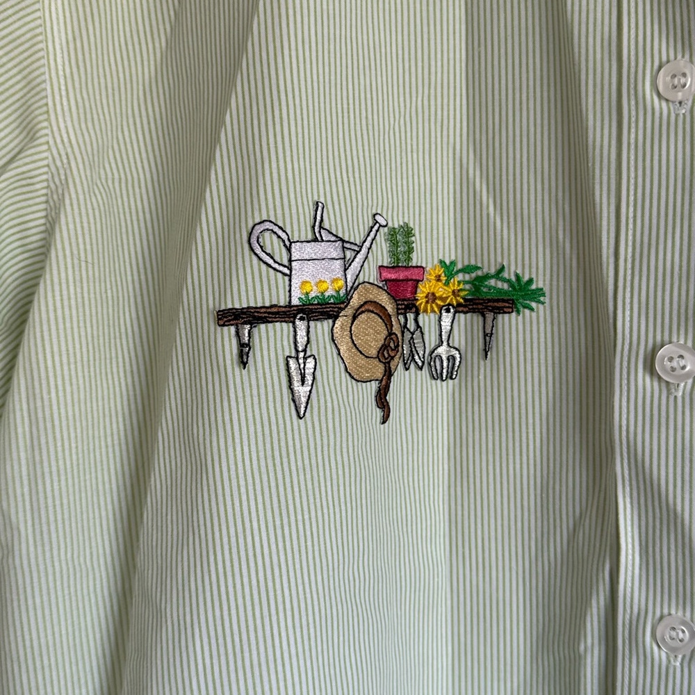 Hana Button Up Shirt Womens Medium Embroidered Gardening Theme Green Striped - Picture 3 of 8